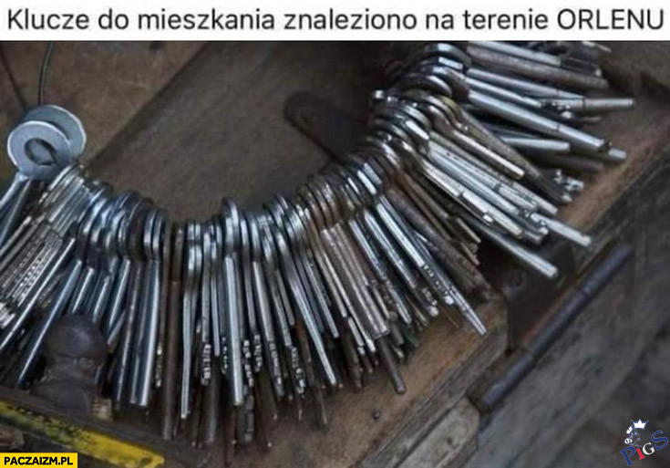 Klucze do mieszkania znalezione na terenie Orlenu