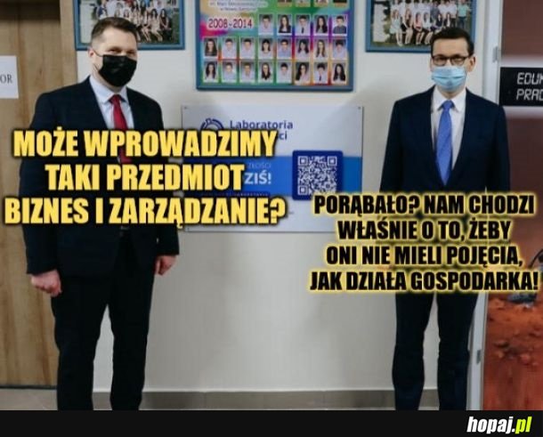 Głupcami i biednymi się łatwiej rządzi