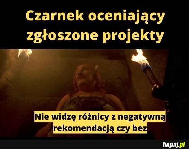 Czarnek oceniający zgłoszone projekty