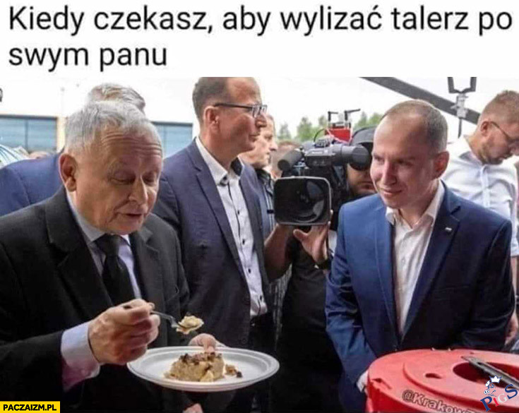 Kiedy czekasz, aby wylizać talerz po swoim panu