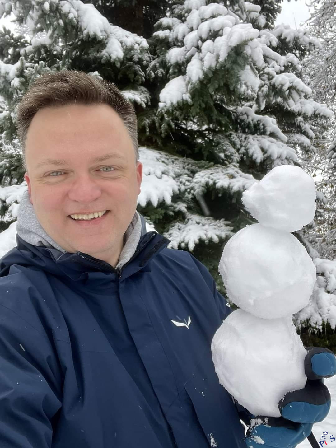 Szymon zwinął z Pałacu figurkę głównego lokatora