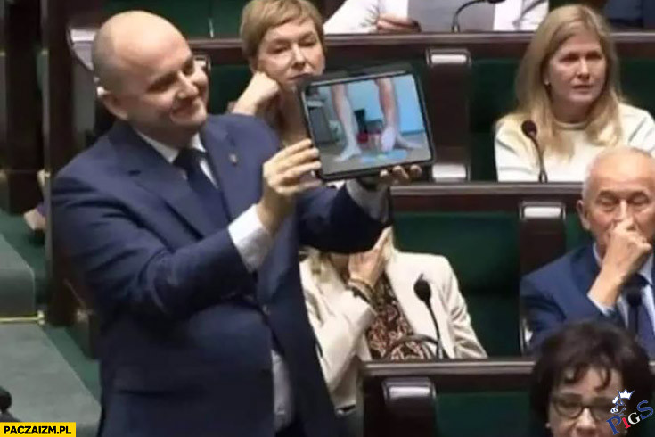 Matecki pokazuje film