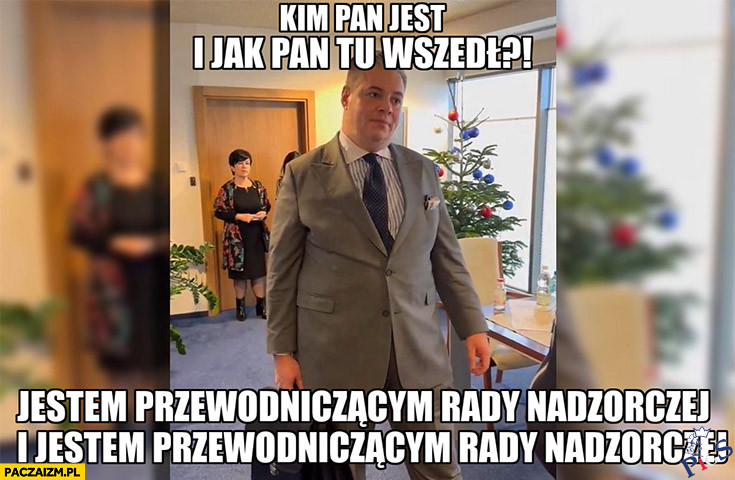 Normalnie, przez drzwi