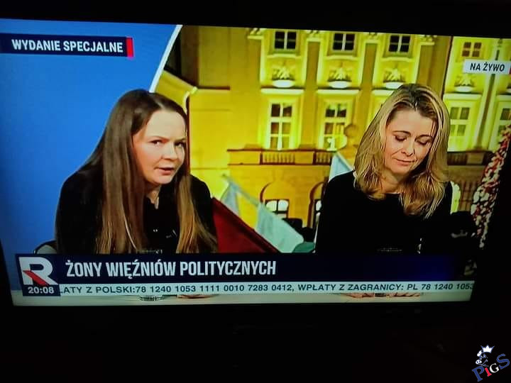 Żony więźniów politycznych modlą się na różańcach