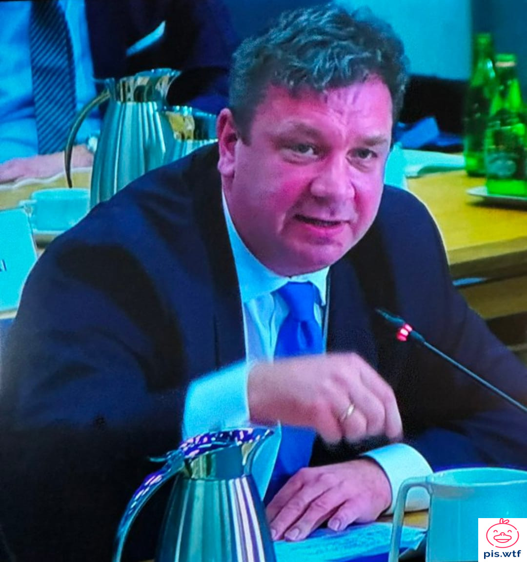 Czemu ten miś jest na mordzie taki czerwony dziś?