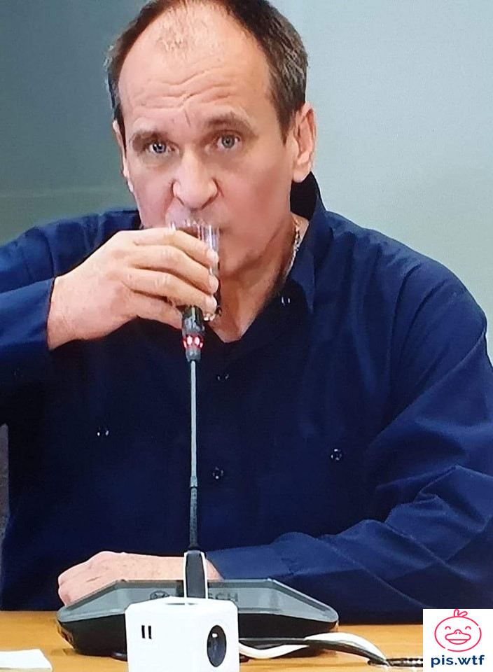 Komisja ds. Sasinady. Flanelka ma swoje przyzwyczajenia, więc i nawyk pozostał