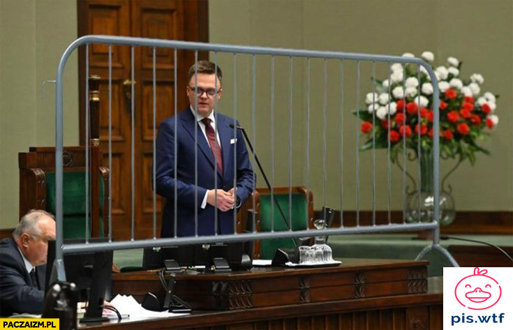 Kraty mu pasują?
