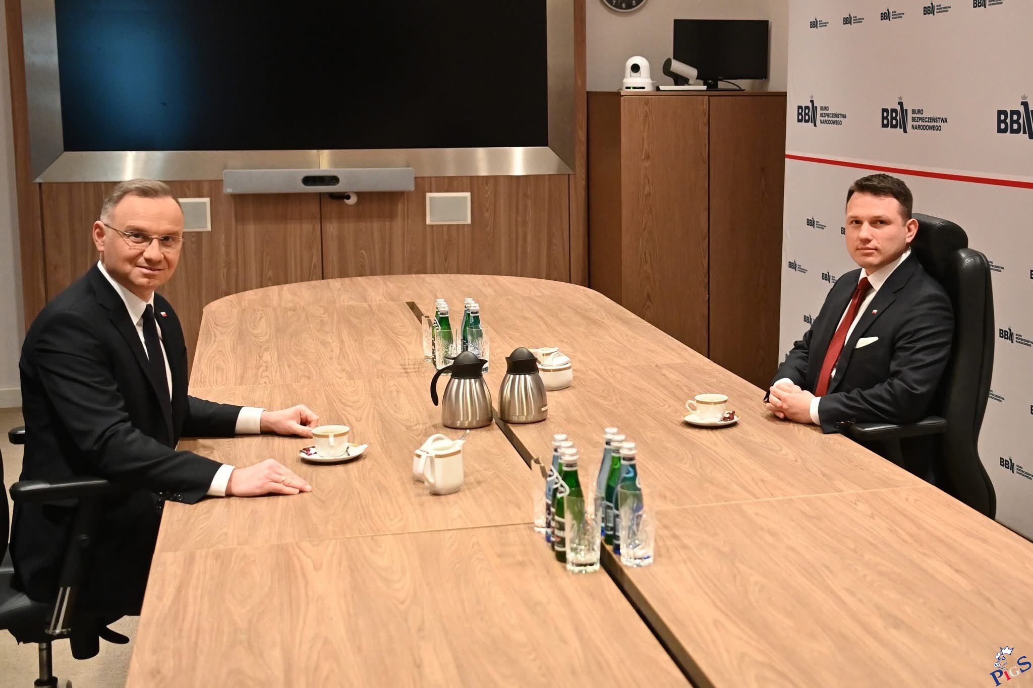 Dziś odbyła się narada Anżeja z Memcenem pod tytułem „Jak sprawnie spierdalać na hulajnodze po skończonej kadencji prezydenta”