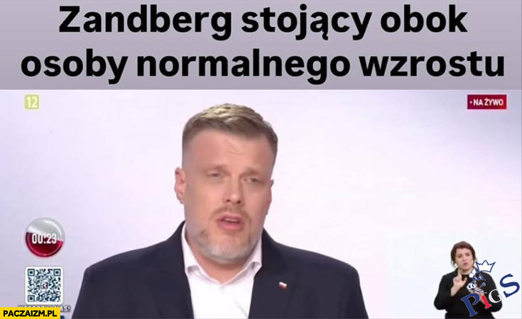 Zandberg stojący obok osoby normalnego wzrostu